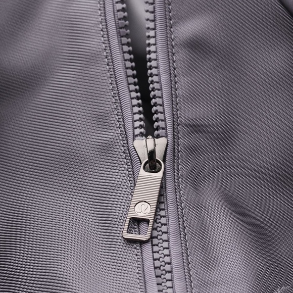 NWOT lululemon carry the day bag w/ heatproof pocket - size: 22L - color: magnum - Picture 3 of 7